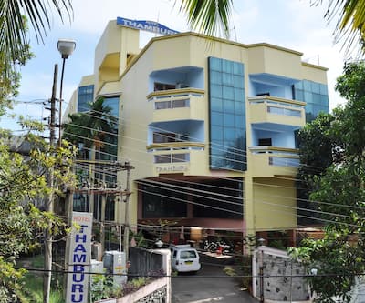 https://imgcld.yatra.com/ytimages/image/upload/t_hotel_yatra_city_desktop/v1443436147/Domestic Hotels/Hotels_Thiruvananthapuram/Thamburu International/OVER_VIEW.jpg